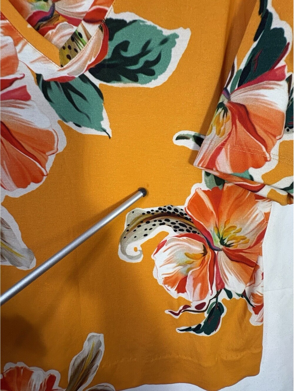 Chicos Shirt Womens 2 US L 12 Orange Tropical Floral Pima Cotton V Neck Top - Picture 2 of 6